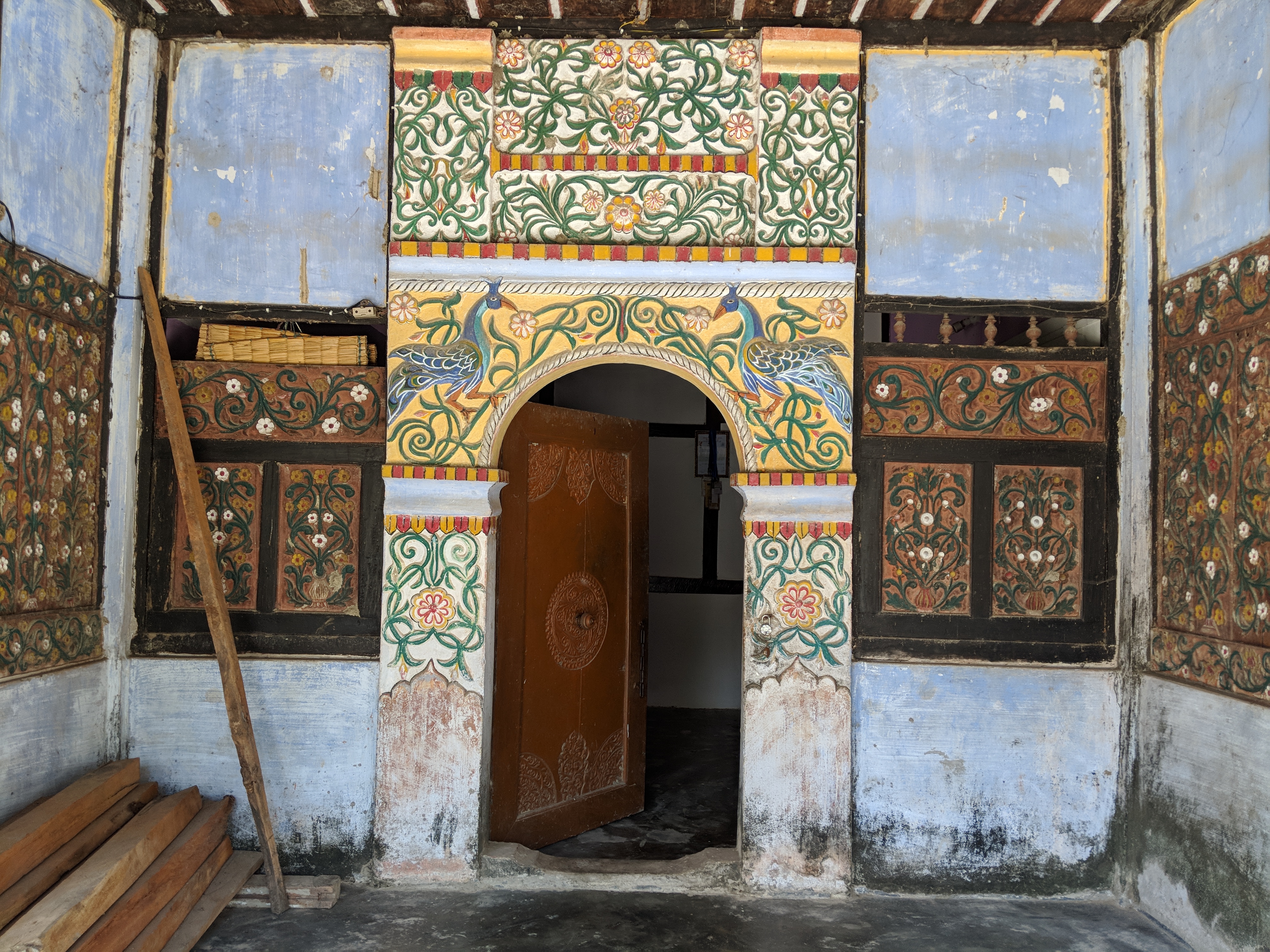 A residence of one of the students of the Satra. This Satra is famous for performing art like Gayan bayan, Sutra Naas, Ankia Bhaona (dramas of Sankardev and Madhabdev). 