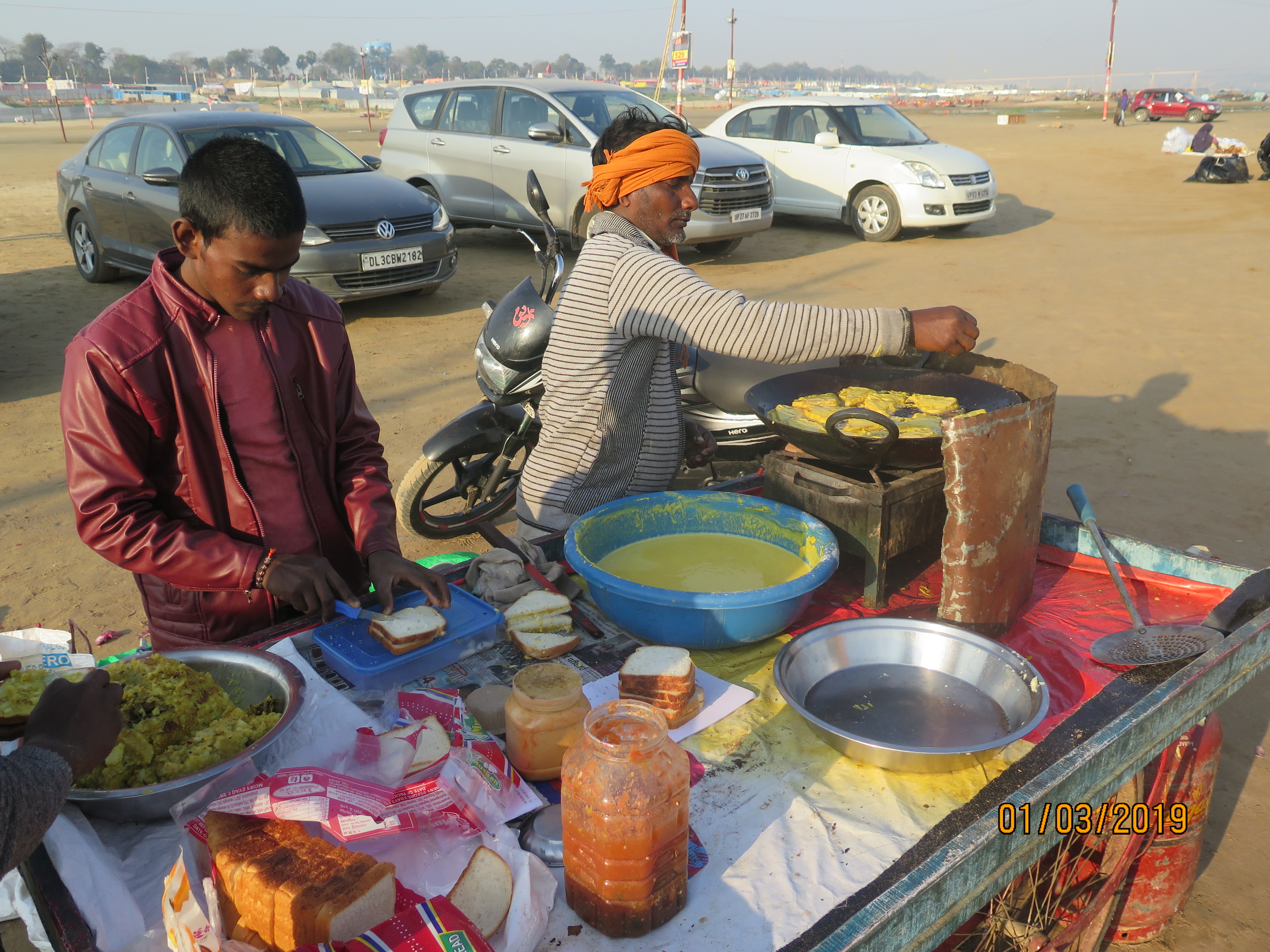 A Bread pakoda vendor