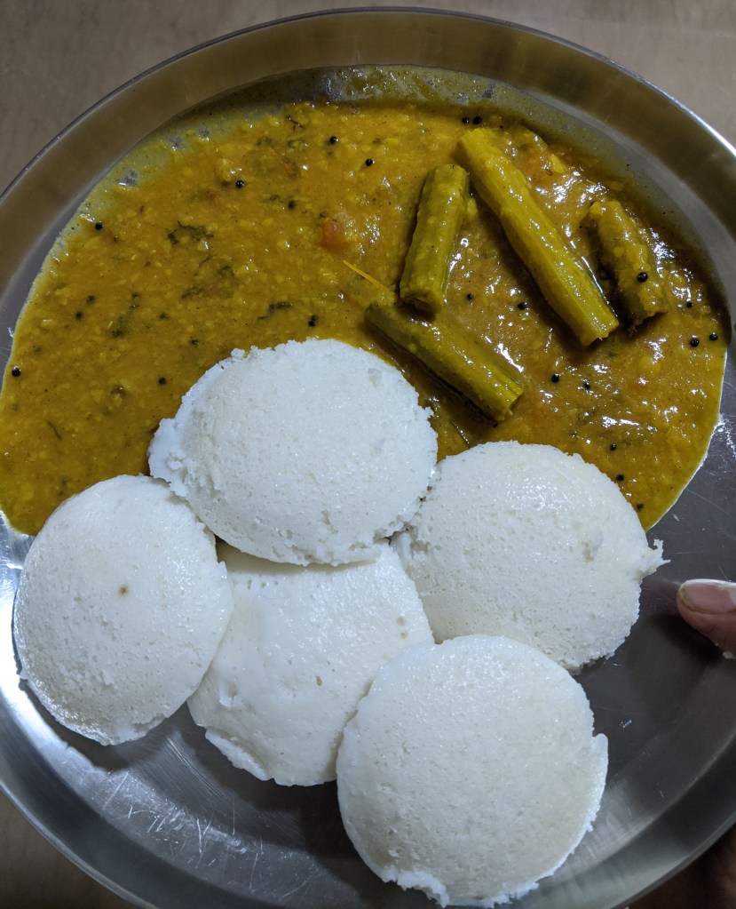 Idlies with drumstick sambhar. Sesame oil / nallennai was missing due to product quality issues