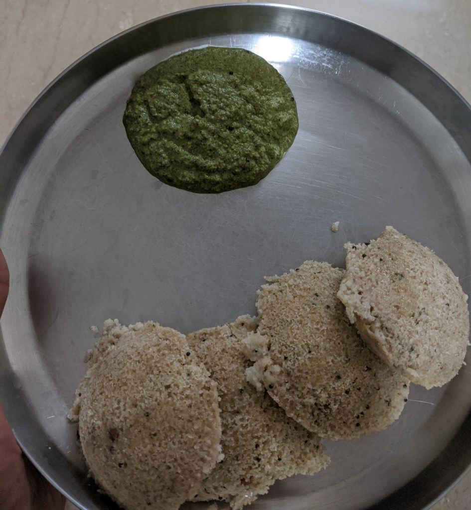 Oats idli with pudina (mint) + coconut chutney
